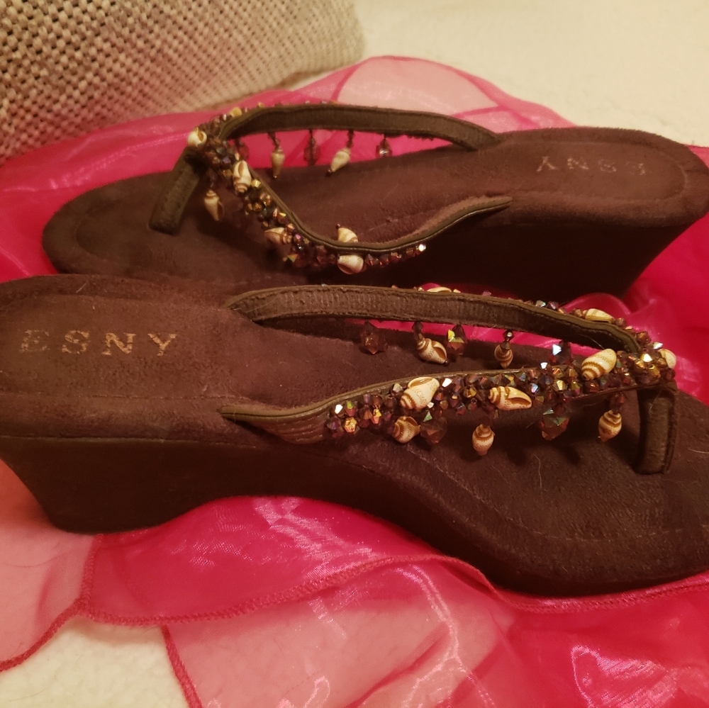 ESNY Brown Shell Flip Flops